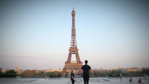 Paris va intra în stare de alertă maximă și va închide barurile. De când vor fi aplicate noi măsuri