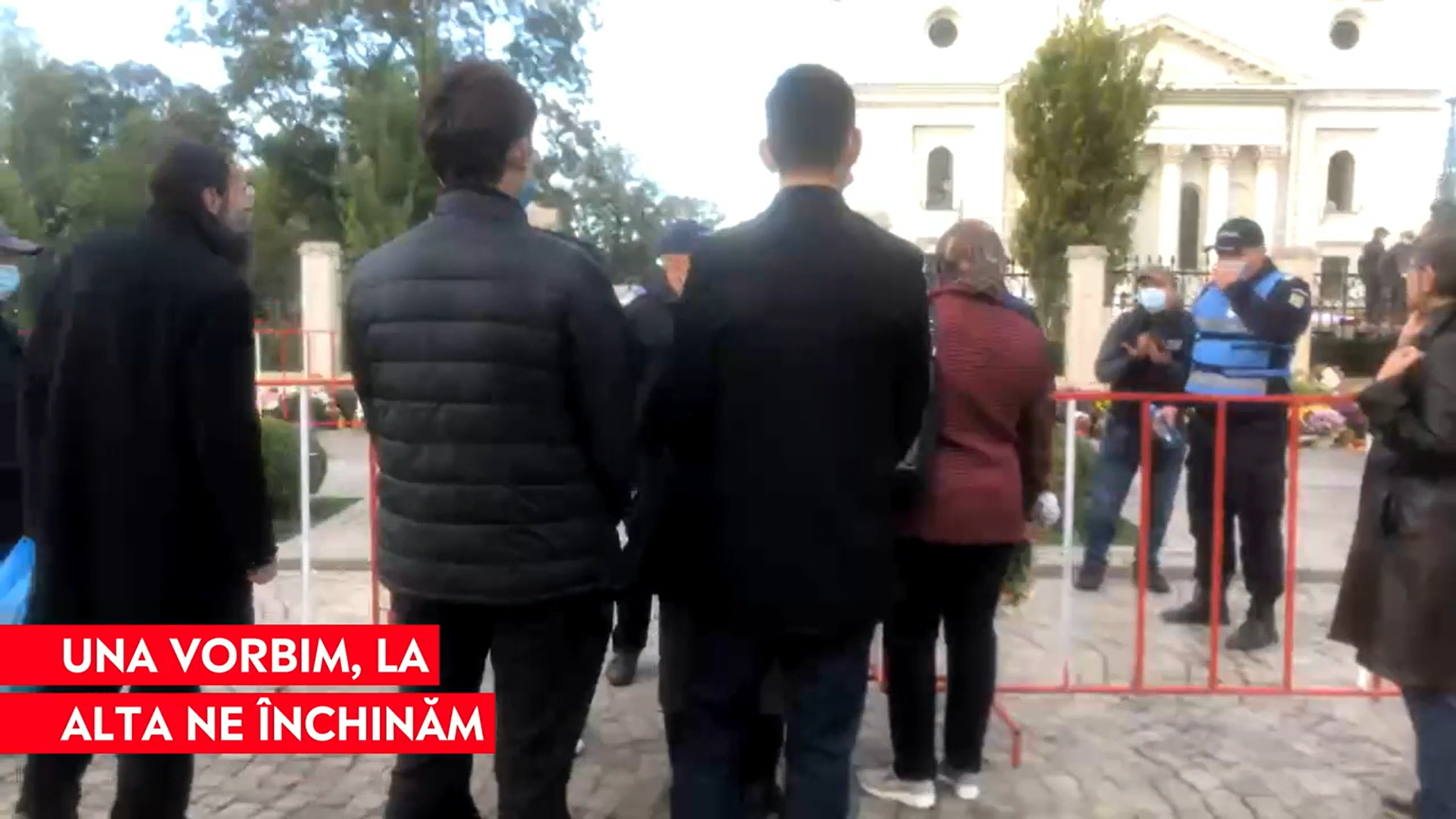 Scandal la moaștele Cuvioasei Parascheva: „Venim aici cu gânduri bune, nu cred că trebuie să fim legitimaţi”