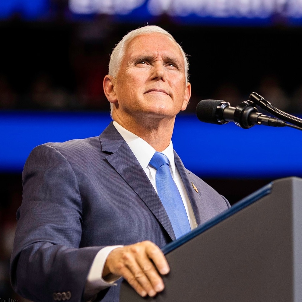 Mike Pence, contact direct al unui asistent infectat cu Covid-19, anunță că va continua campania