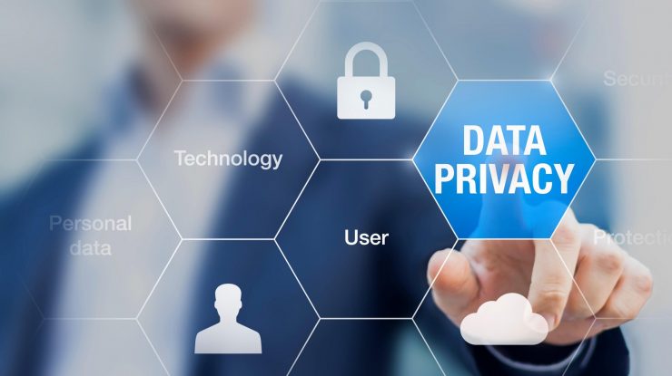 Românii, primii din UE la furnizarea datelor cu caracter personal. Consecinţele pot fi grave