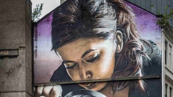 Pereții care respiră. Vopselele inteligente care reduc poluarea în orașele „sufocate”