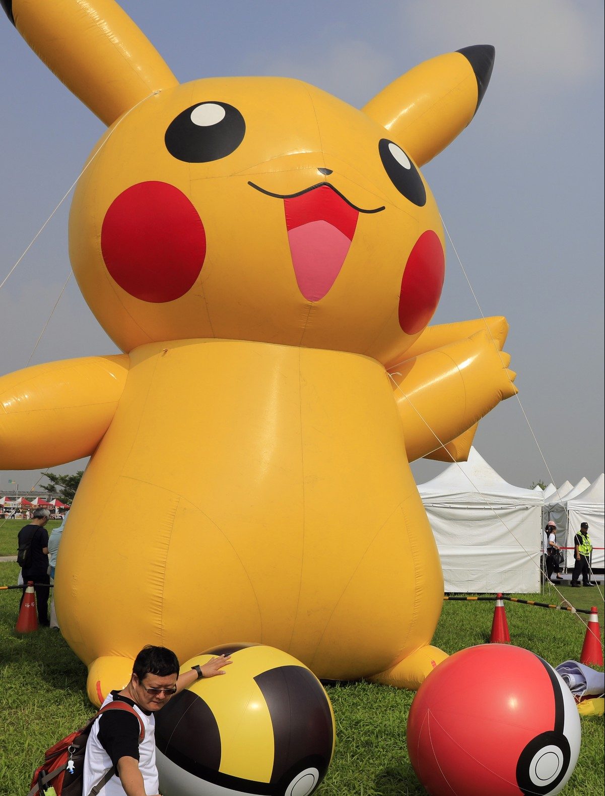 Cardurile, înlocuite cu mingi Pokemon. În ce țară se întâmplă