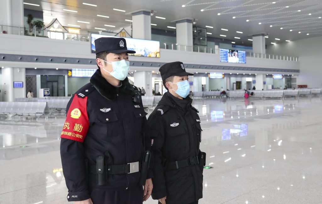 Măsurile stricte luate de China pentru a combate pandemia de coronavirus