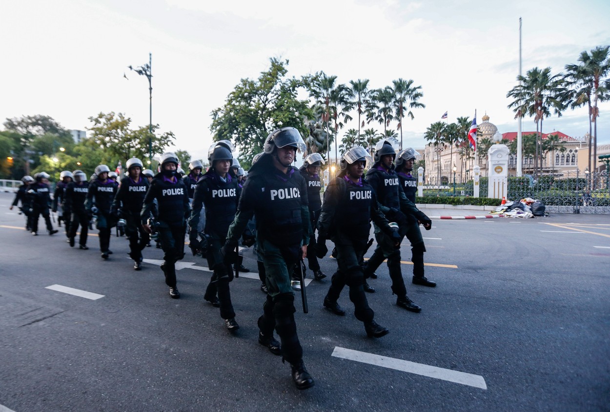 Au băgat democrația în dubă. Thailanda a interzis protestele