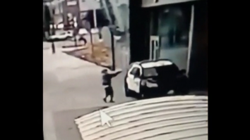 Atacatorul care a ambuscat și împușcat doi polițiști în mașină, în SUA, a fost găsit. A negat acuzațiile