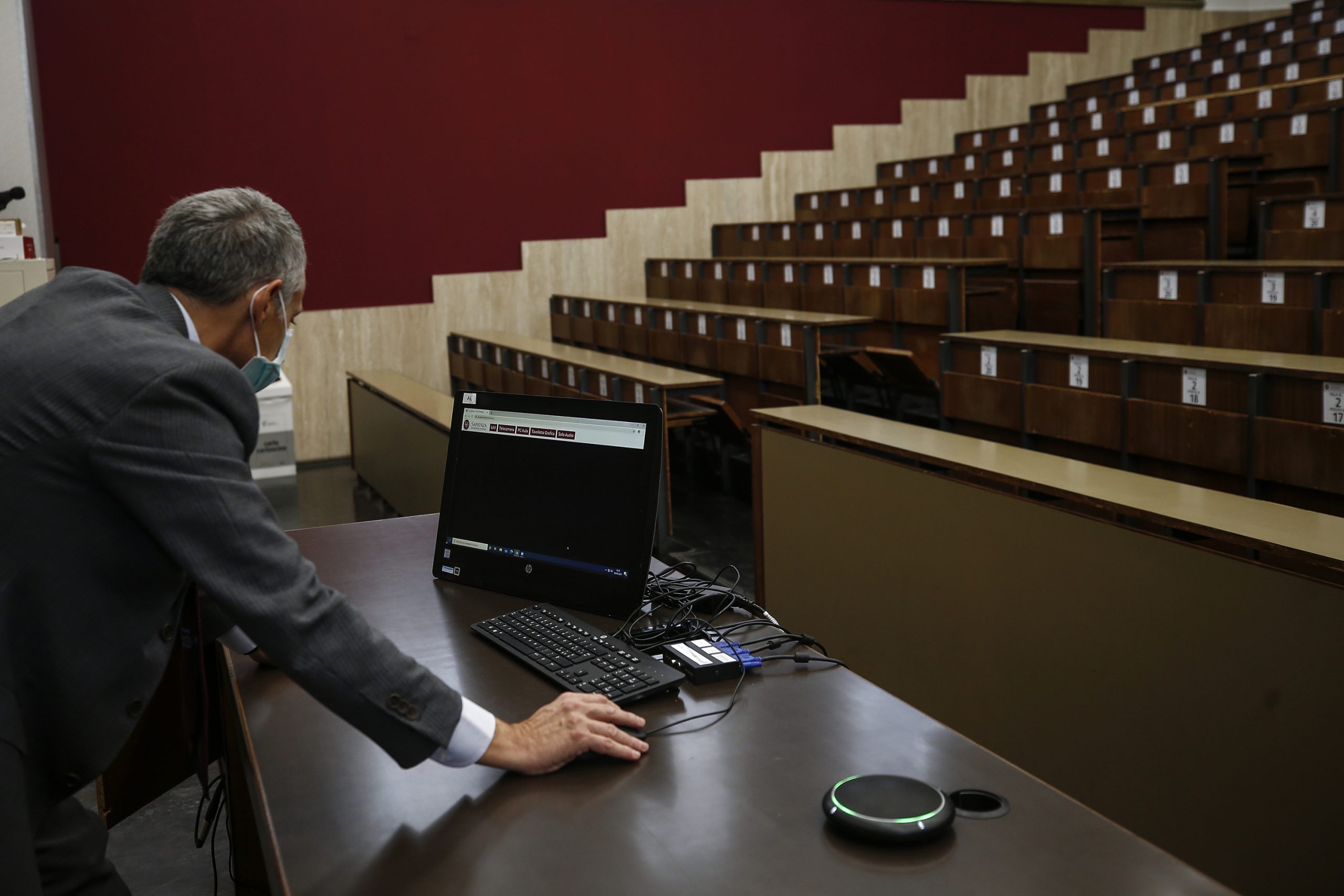 Rectorii vor putea fi pe viață la șefia universităţilor, după o modificare la Legea Educației