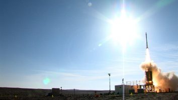 Nu suntem o țară bogată, dar ne apărăm scump. Armata Română va cheltui miliarde de euro pentru un nou sistem anti-aerian de rachete