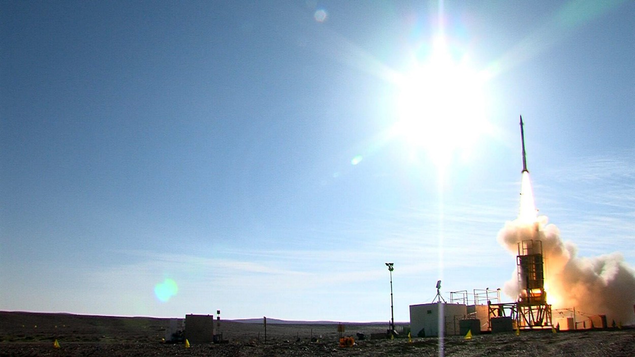 Nu suntem o țară bogată, dar ne apărăm scump. Armata Română va cheltui miliarde de euro pentru un nou sistem anti-aerian de rachete