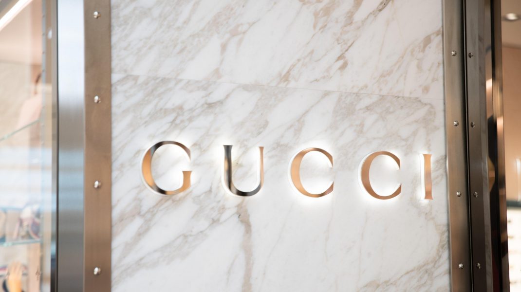 pressure Bad luck magazine Gucci vinde haine second hand pe o platformă online. Cât costă o rochie de  lux la mâna a doua