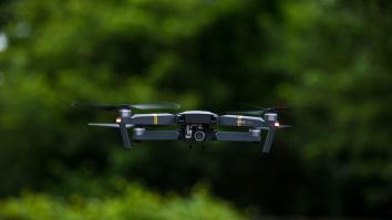 DJI ft. Mercedes-Benz. Un parteneriat care îți dă adrenalina din timpul curselor de Formula E