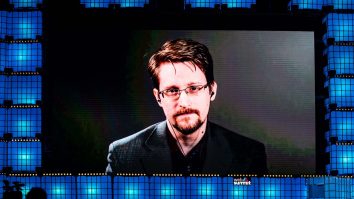 Edward Snowden a aplicat pentru cetățenia rusă. Fostul angajat al guvernului SUA nu vrea să renunțe la cea americană