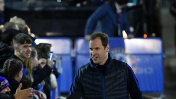 Retras anul trecut, Petr Cech e forțat să revină pe teren la Chelsea