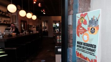 Cel mai afectat oraș din Statele Unite de Covid-19 a redeschis restaurantele, dar capacitatea este limitată