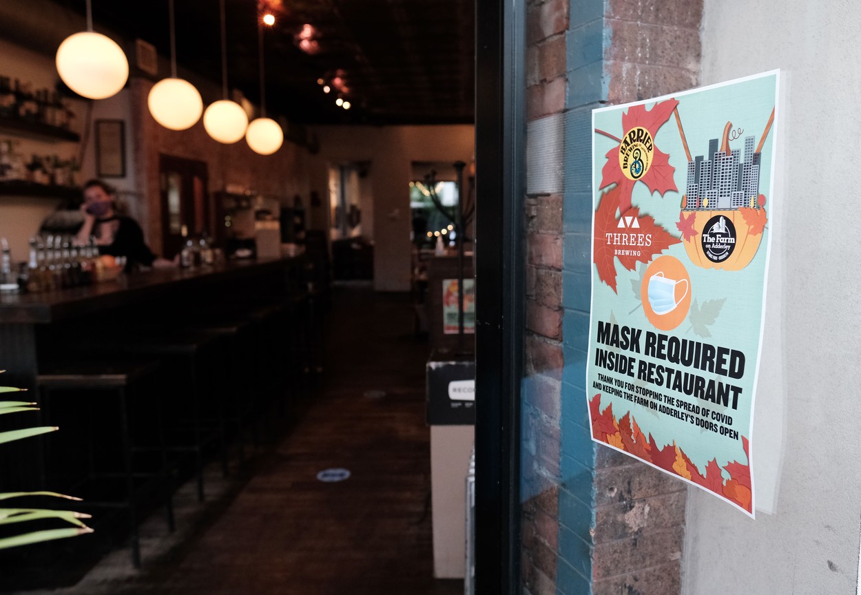 Cel mai afectat oraș din Statele Unite de Covid-19 a redeschis restaurantele, dar capacitatea este limitată