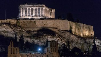 Templele antice care domină capitala Greciei, iluminate de un sistem nou