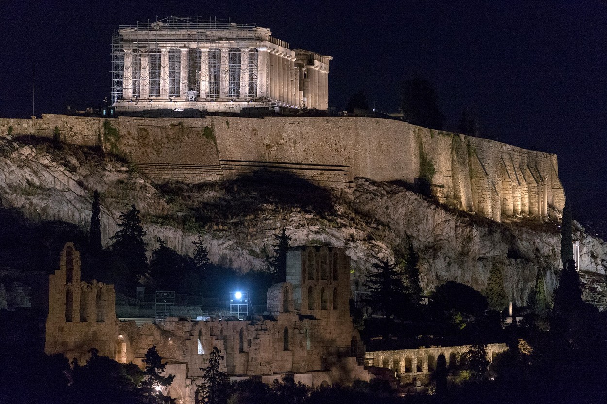 Templele antice care domină capitala Greciei, iluminate de un sistem nou