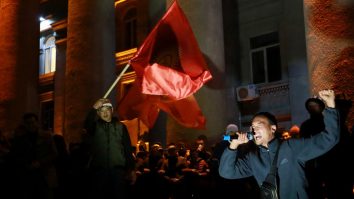 Președintele Kârgâzstanului a demisionat la 11 zile după alegerile soldate cu proteste masive: „Nu mă țin de putere”