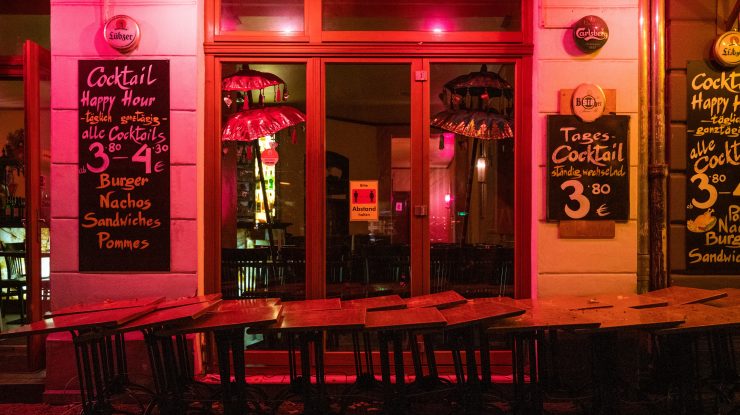 O instanță din Berlin a suspendat decizia de închidere a localurilor pe timpul nopții: „O astfel de măsură nu ajută la combaterea Covid-19”