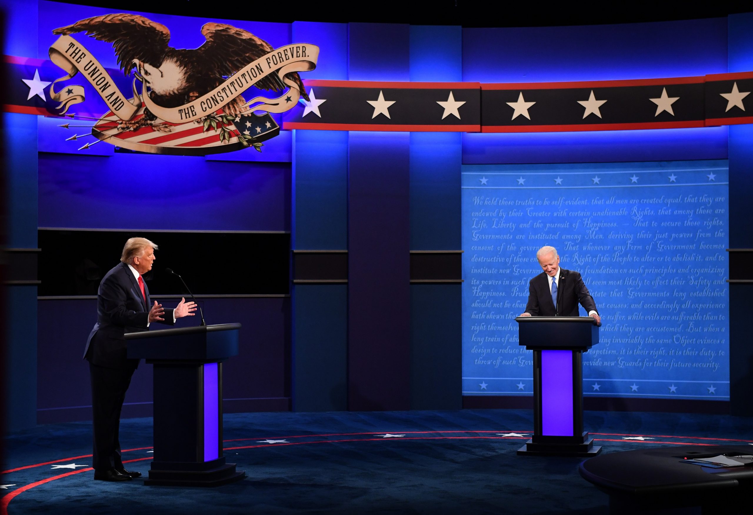 Covid-19, subiect principal al dezbaterii: Trump crede că măsurile sale au salvat milioane de vieți. Biden în contrazice ferm