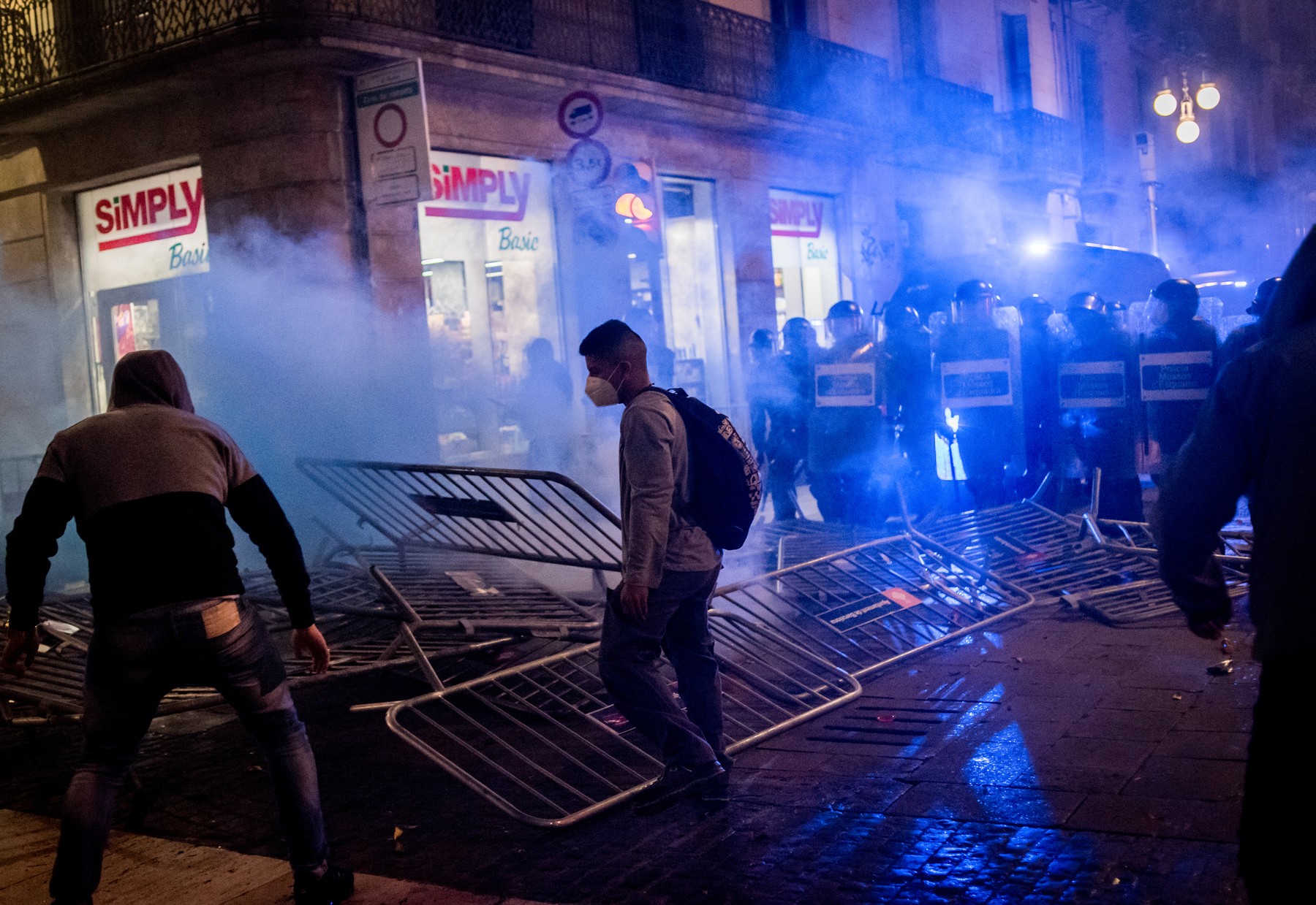 În marile orașe din Europa au loc proteste masive. Care sunt explicațiile unui sociolog