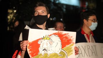 VIDEO. Protestatarii din Minsk au fost bătuţi de poliţie şi târâţi în dube