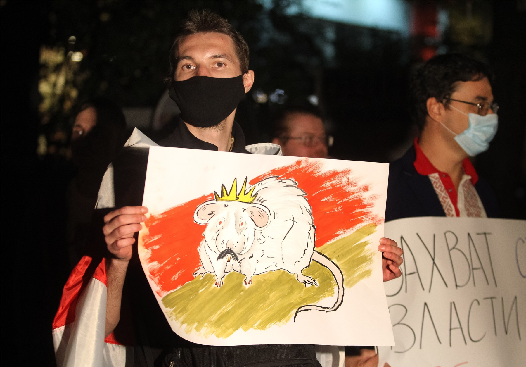 VIDEO. Protestatarii din Minsk au fost bătuţi de poliţie şi târâţi în dube