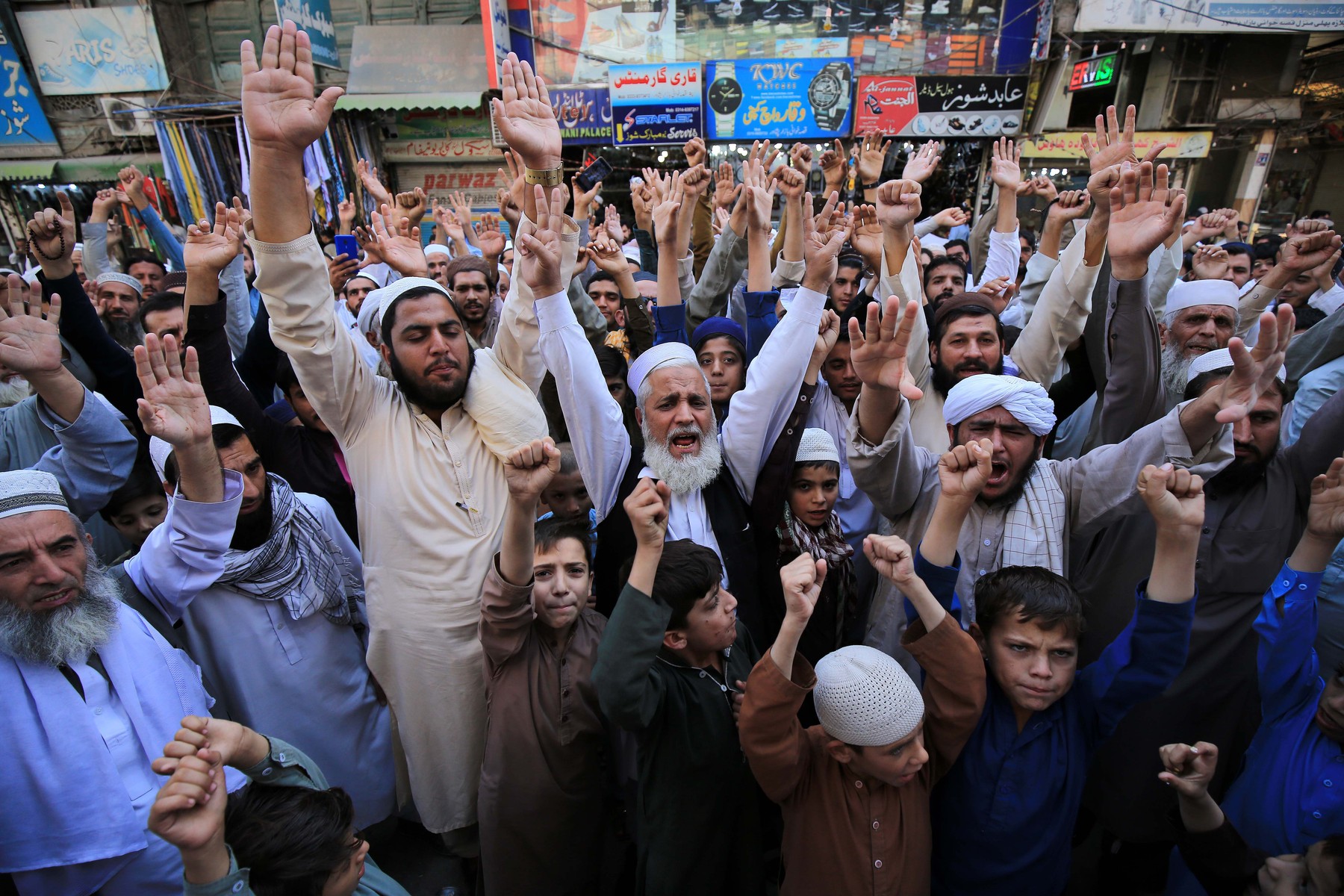 Proteste în Liban și Pakistan,  după ce Macron a declarat că Franța nu va renunța la caricaturile sale. Explicațiile analistului Iulian Chifu