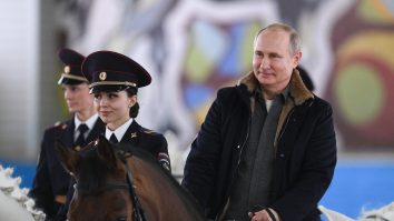 Putin, un personaj controversat, iubit şi detestat. Omul care şi-a subordonat o ţară