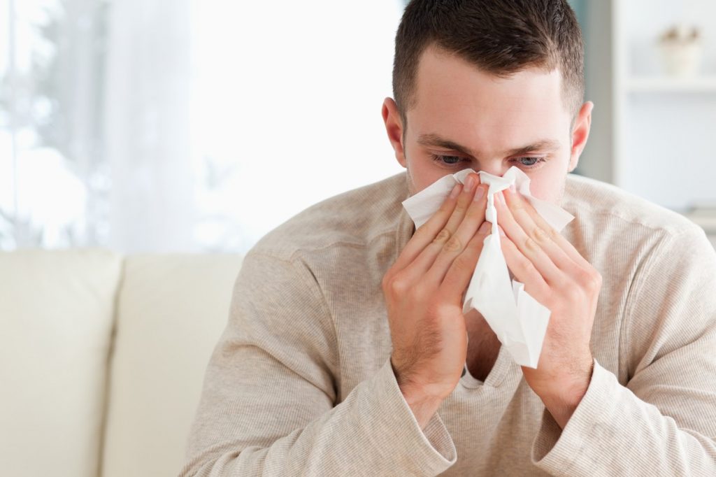 Cazurile de gripă au scăzut cu 98%. Care ar putea fi explicațiile. COVID-19, răceală