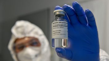 Remdesivir, primul medicament aprobat oficial în SUA pentru tratarea COVID-19