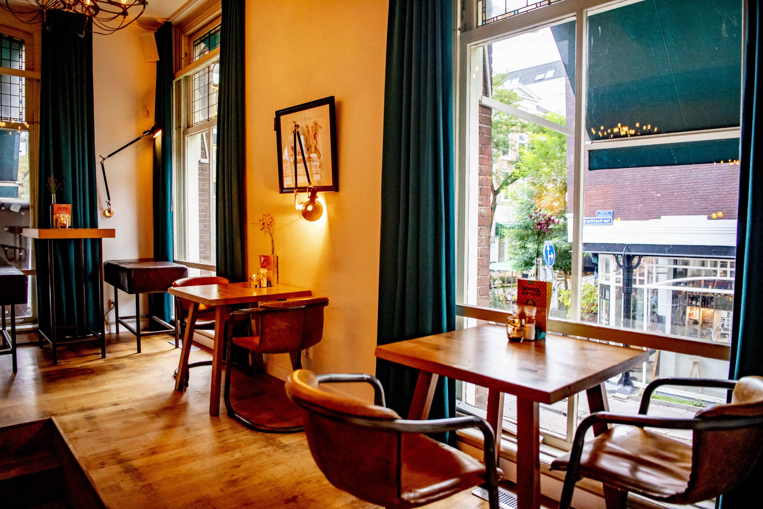 Chiar dacă pot redeschide restaurantele la interior, patronii spun că nu o vor face