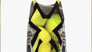 Primul mall din România care și-a lansat propria colecție de haine. Printre piesele vestimentare, o rochie cu print de varză