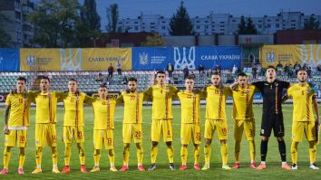Echipa de fotbal U21 a României va purta la Jocurile Olimpice un echipament creat împreună cu suporterii