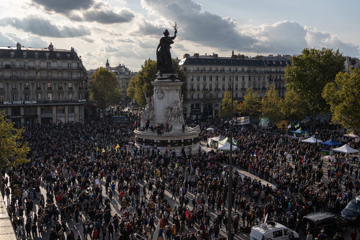 Zeci de mii de francezi în stradă, în mitinguri de solidaritate cu Samuel Paty, profesorul decapitat