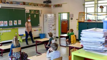 Belgia intră în stare de urgenţă, dar nu închide şcolile