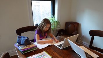 Ziua deciziilor importante pentru elevi și studenți: când se trece în București doar la ore online și ce se întâmplă în universități