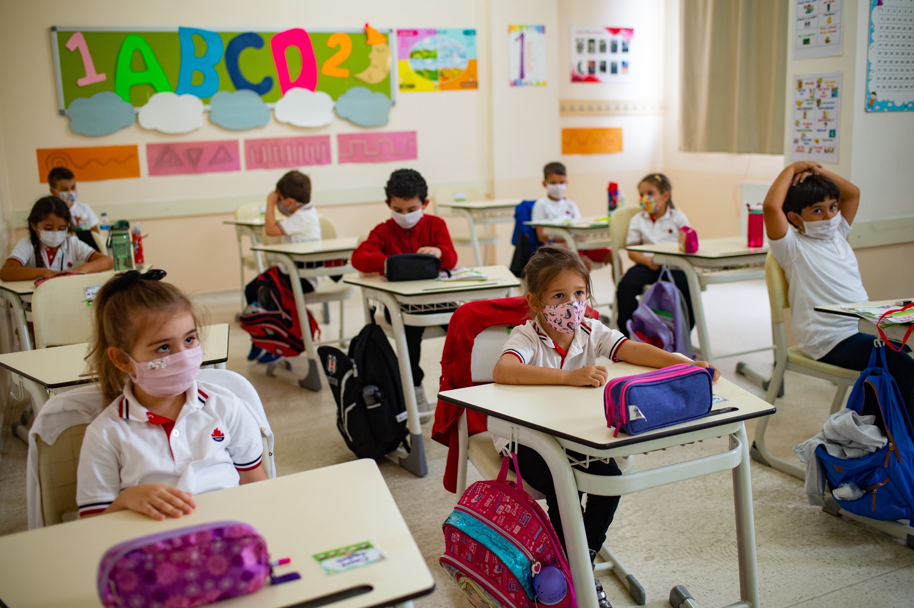 Tot mai multe școli intră în scenariul roșu. 14 unități de învățământ vor să își schimbe scenariile în Capitală