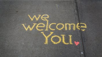 Omenie pe timp de pandemie. Gest impresionant făcut de un antreprenor