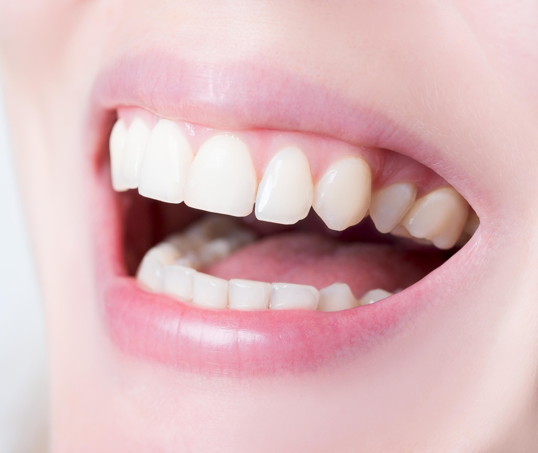 Cercetătorii spun că râsul e cel mai bun medicament. Toni Grecu: „România se hrănește cu umor”