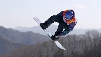 Un norvegian bate gravitația. Ce scheme reușește pe snowboard și cum a transformat asta într-un stil de viață