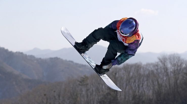 Un norvegian bate gravitația. Ce scheme reușește pe snowboard și cum a transformat asta într-un stil de viață