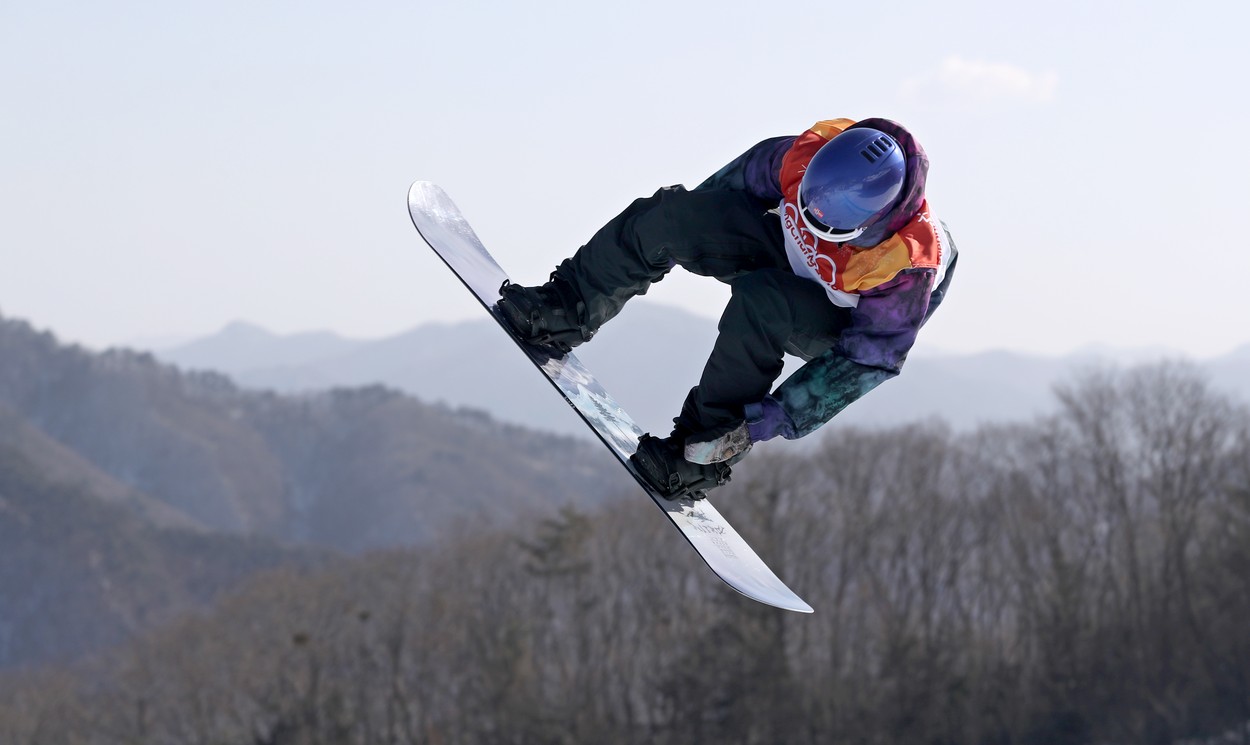 Un norvegian bate gravitația. Ce scheme reușește pe snowboard și cum a transformat asta într-un stil de viață