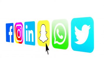 Studiu: Cât timp au petrecut oamenii pe telefon în pandemie