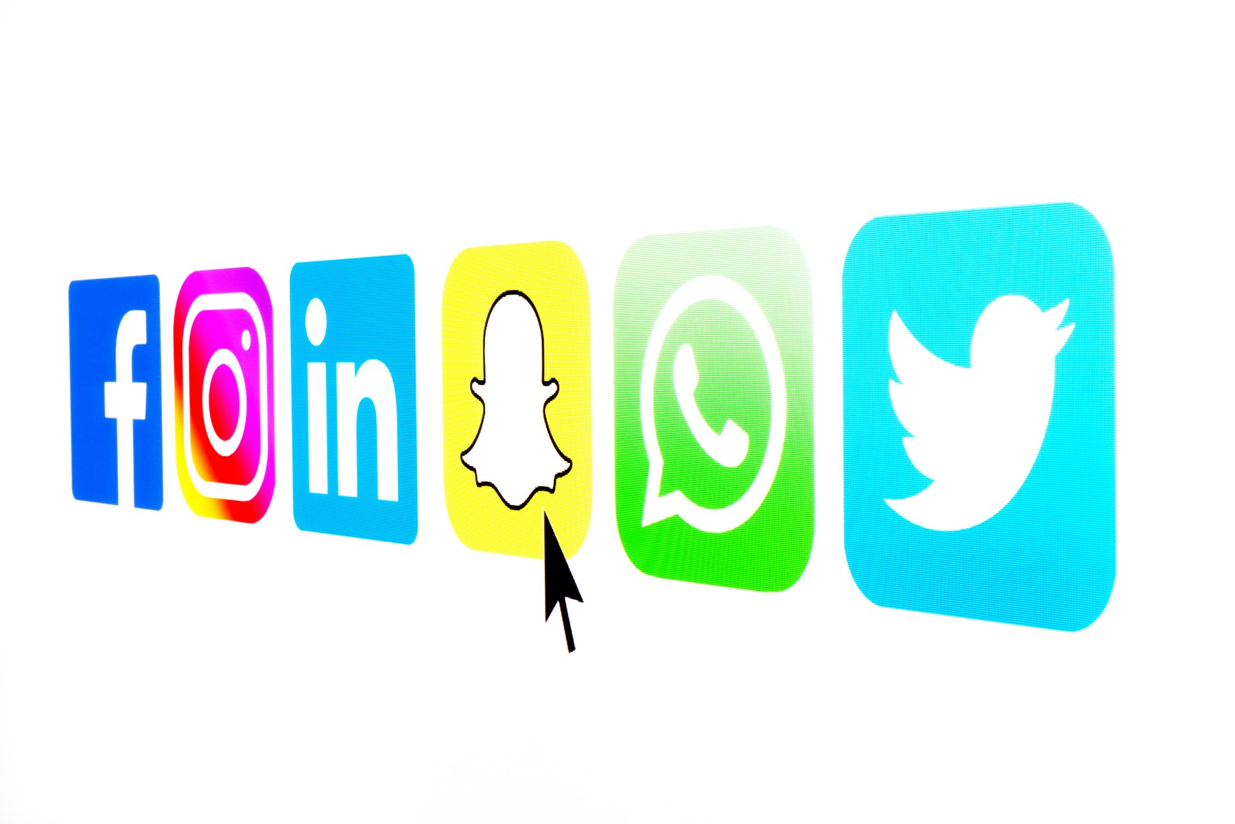 Studiu: Cât timp au petrecut oamenii pe telefon în pandemie