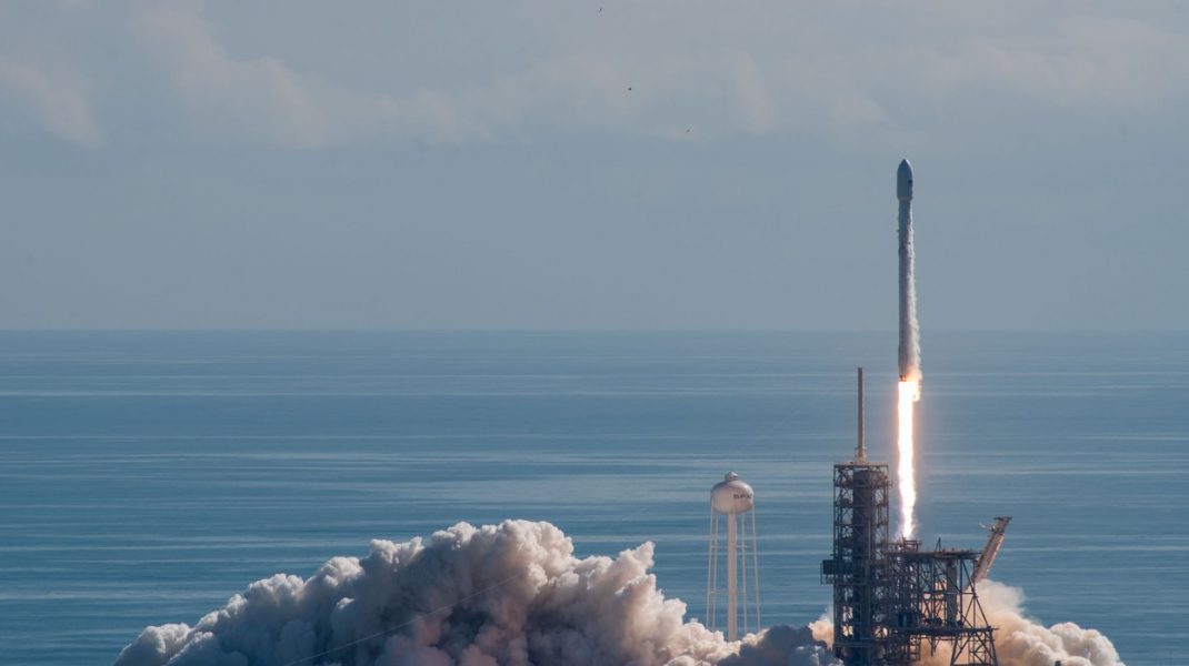 SpaceX, contract cu armata americană pentru o rachetă care parcurge 12.000 de kilometri într-o oră. Ce va transporta