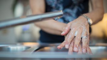 Ce se întâmplă când nu te speli pe mâini: animație explicativă