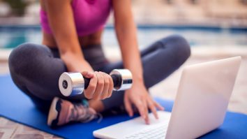 Sport în sistem „hibrid”. Friends Arena țin antrenamentele afară și pe Zoom