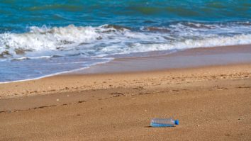 Pe fundul oceanelor sunt peste 14 milioane de tone de bucăți minuscule de plastic