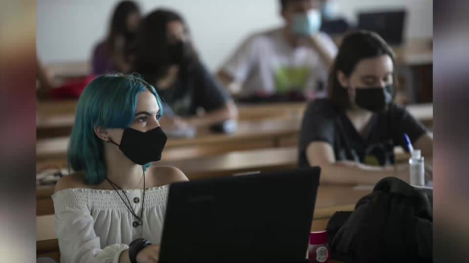 Educația pe datorie e din ce în ce mai populară. Ce împrumut pot să facă studenții