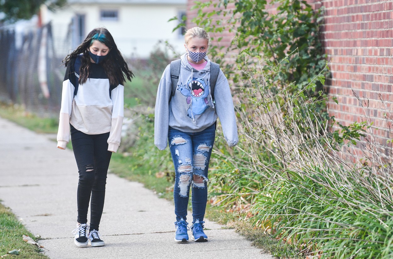 Elevii vor să fie introduşi pe lista prioritară de testare pentru COVID-19